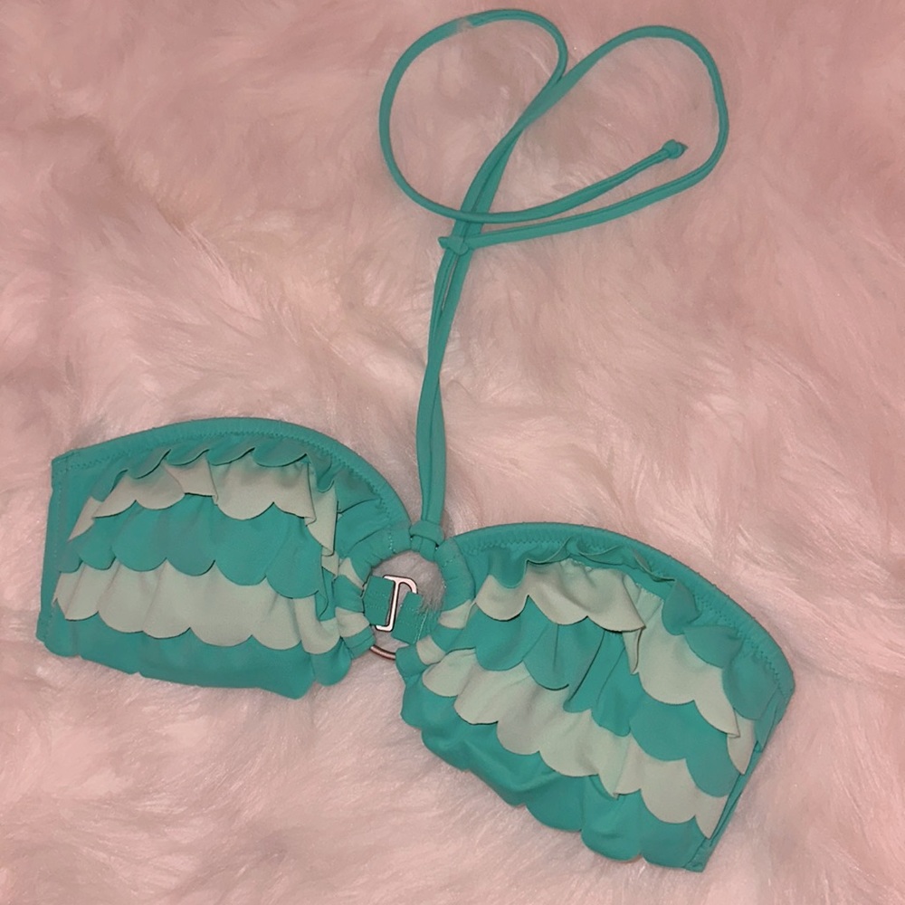 VS Scalloped Ruffle Bikini Top size Small